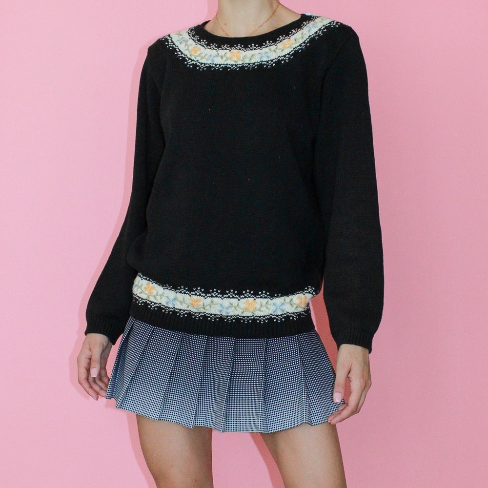 VTG 90s Black/Cream Floral Embroidered Knit Crew Neck Sweater - Medium